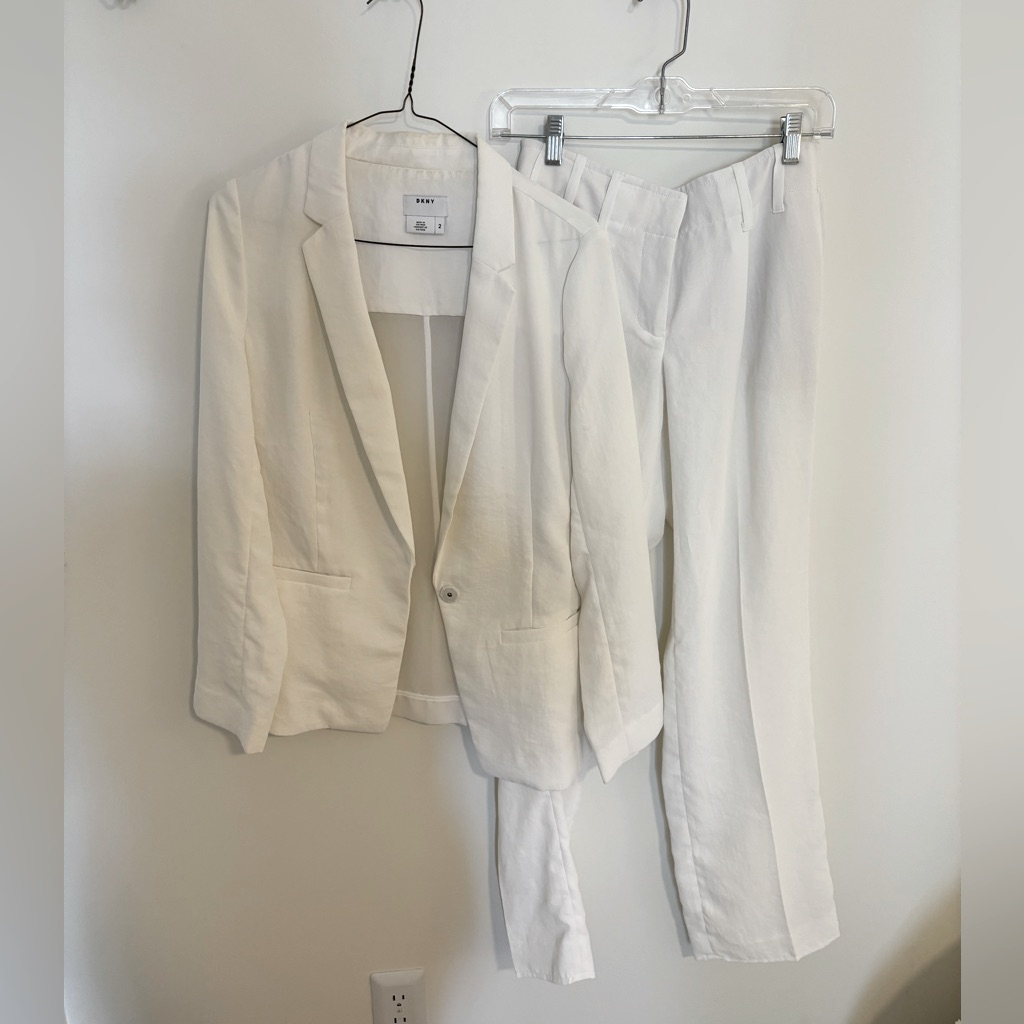 Dkny Linen-Silk Like White Suit With Sheer Back And Taper Leg Size 2/0